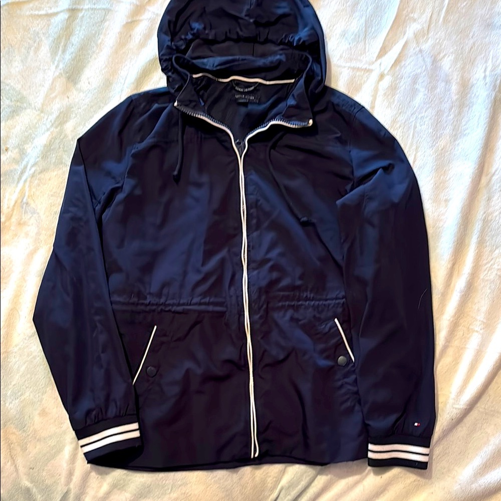 Tommy Hilfiger Vintage Women’s lightweight Rain/Windbreaker hooded jacket-blue